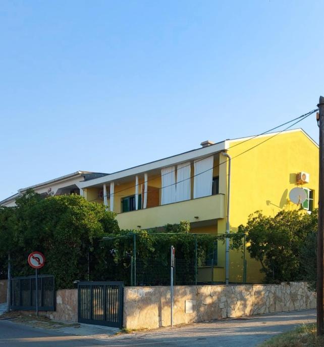 Apartments Kate Паг Экстерьер фото